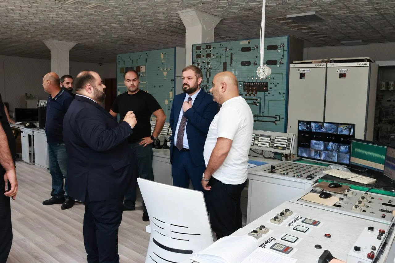 «Արարատցեմենտ»-ը պետք է շարունակի անխափան աշխատանքը․ Պապոյանն այցելել է գործարան