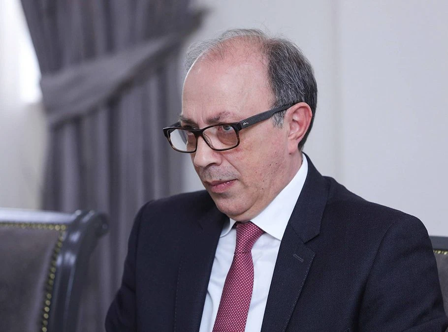 Հայաստանը երեք ռազմավարական ճգնաժամերի միջև. Արա Այվազյանի հոդվածը