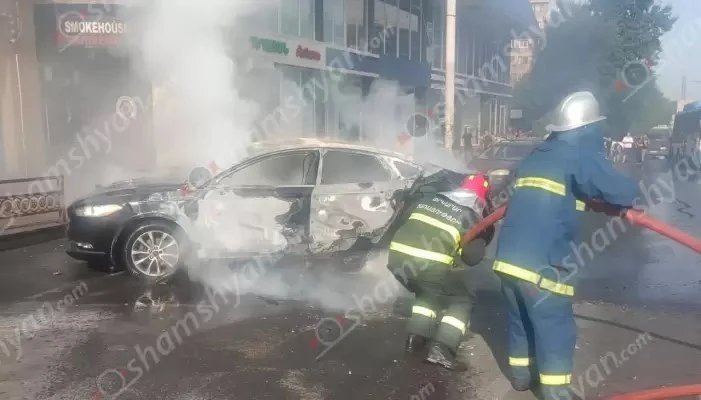 Օհանով փողոցում հրդեհ է բռնկվել «Ford Fusion»-ում․ վարորդը տեղափոխվել է հիվանդանոց