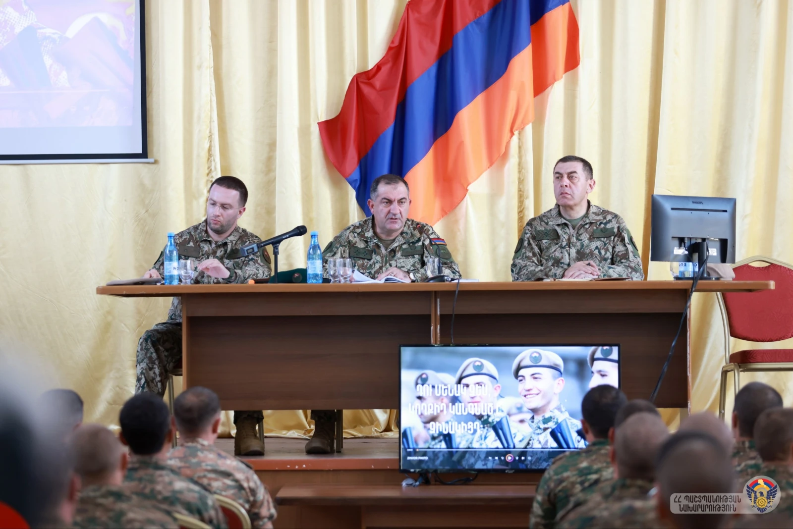 ԳՇ պետը դիրքերի ավագների հետ քննարկել է զինվորական կարգապահության ամրապնդմանը  առնչվող հարցեր