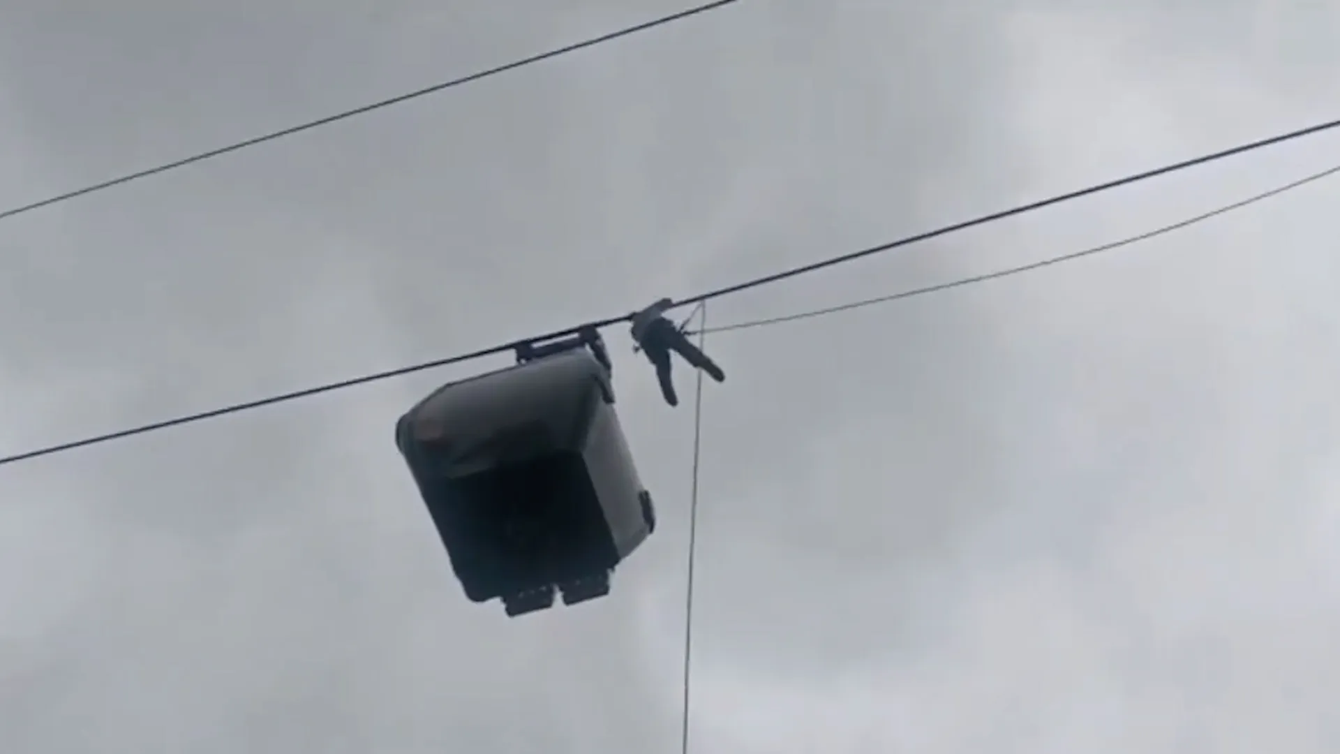 Nearly 300 tourists rescued after cable cars halt mid-air