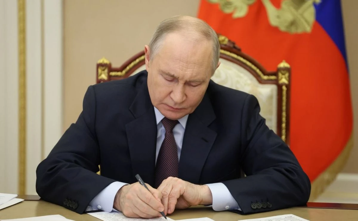Путин подписал закон, разрешающий использование российской армии для защиты граждан РФ в других странах