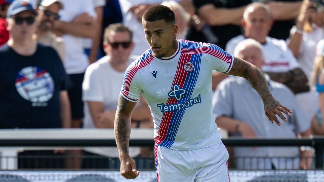Wrexham sign Palace's Imray in 1st summer deal