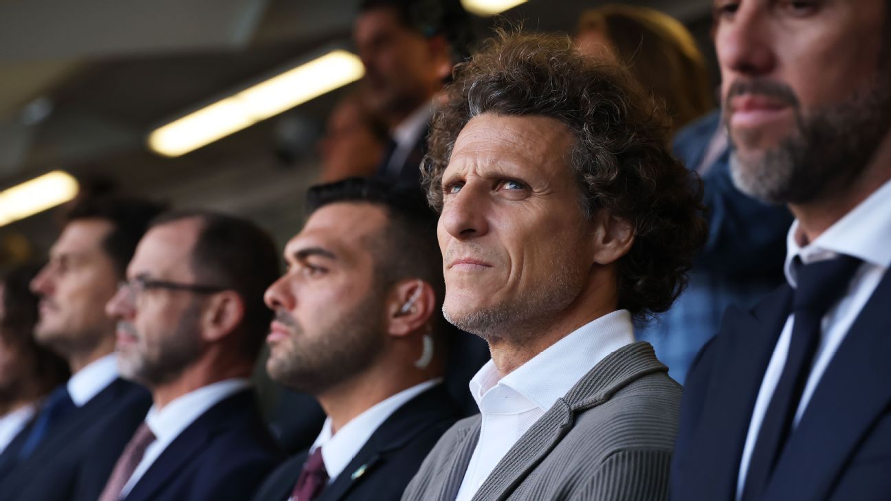Ex-striker Forlán appointed interim Uruguay coach
