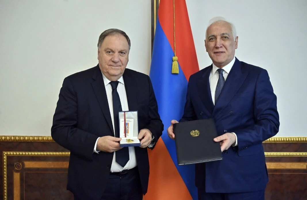 Խաչատուրյանը Վարդգես Մահտեսյանին է հանձնել ՀՀ պետական պարգևը՝ Երախտագիտության մեդալը