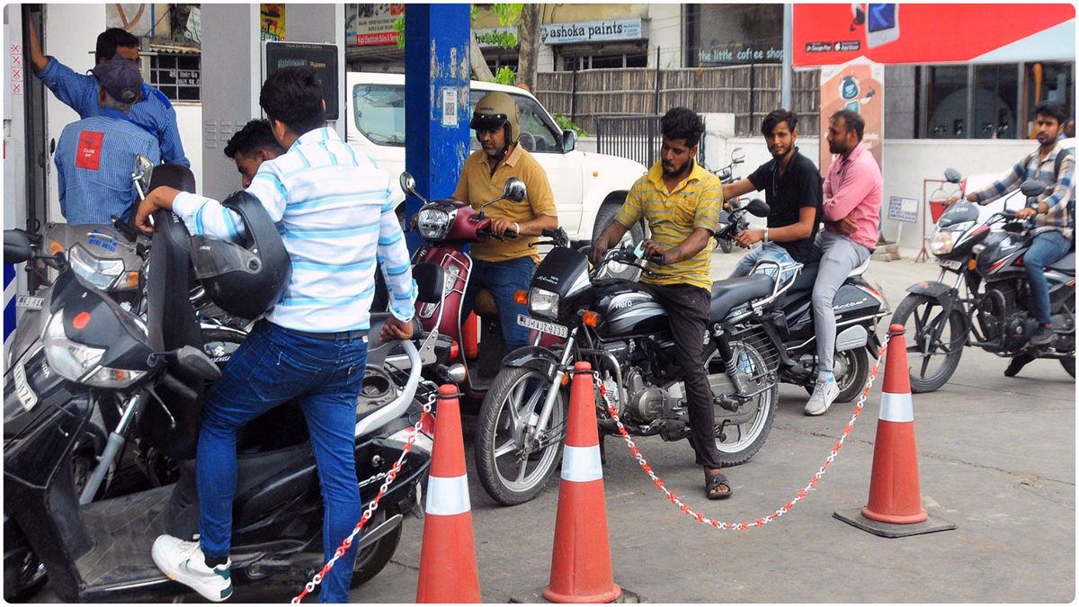 Fuel Demand Hike: कमजोर मानसून से बढ़ी पेट्रोल-डीजल की मांग, जुलाई में बिक्री में तेज उछाल; एलपीजी की खपत घटी