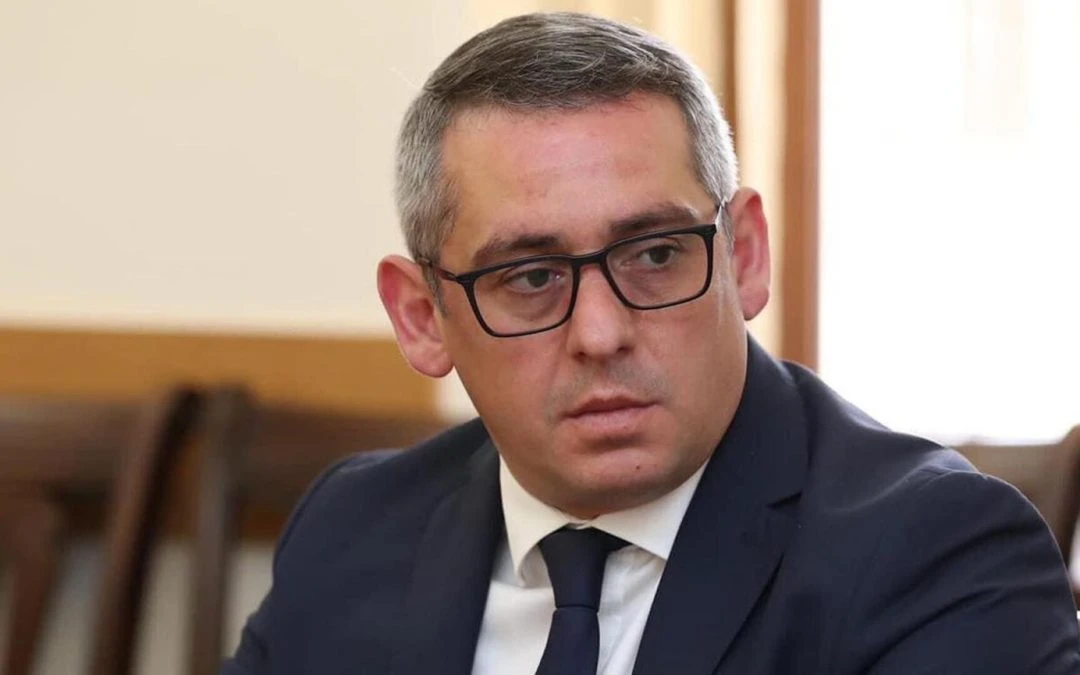 «Ժողովուրդ». Արտյոմ Մեհրաբյանի կարճատև պատգամավորությունը և հայտարարագրերի խճանկարը․ ի՞նչ ունեցվածքով նա հեռացավ ԱԺ–ից