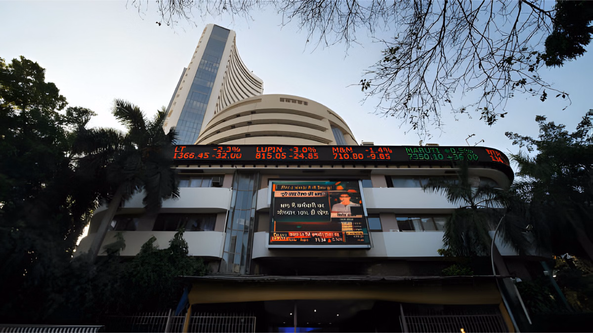 The Bonus Market Update: शेयर बाजार में गिरावट; सेंसेक्स 210 अंक लुढ़का, जानें निफ्टी कितना टूटा