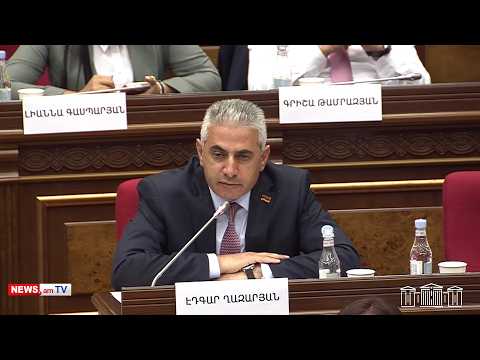 «Բարգավաճի ալյուր բաժանել, զինվորական ծառայություն», «Անջատե՛ք Ղազարյանի խոսափողը»